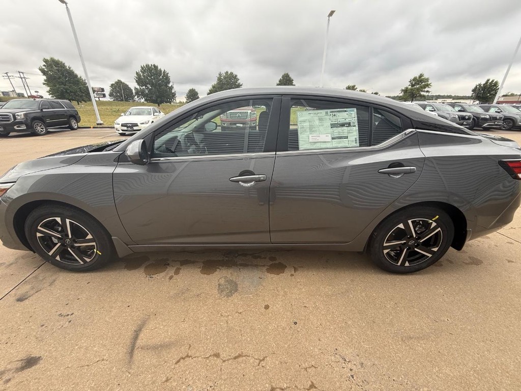 Nissan Sentra Vehicle Full-screen Gallery Image 21