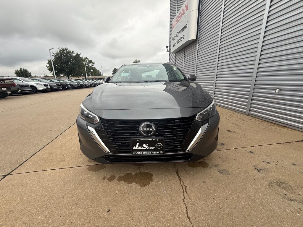 Nissan Sentra Vehicle Full-screen Gallery Image 22