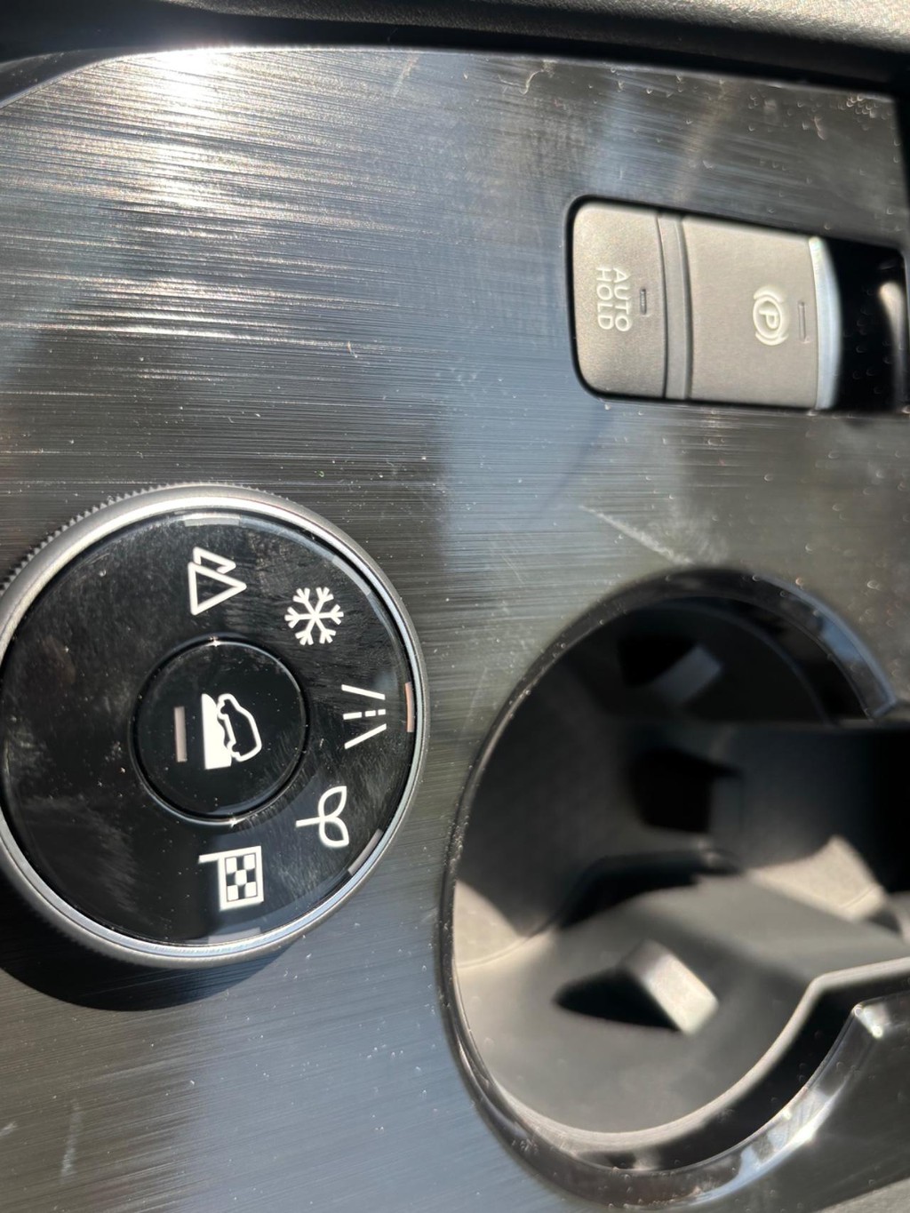 Nissan Rogue Vehicle Full-screen Gallery Image 06