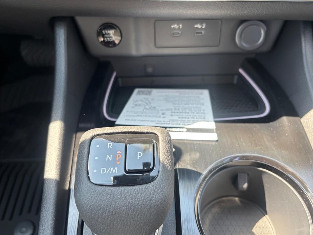 Nissan Rogue Vehicle Full-screen Gallery Image 07