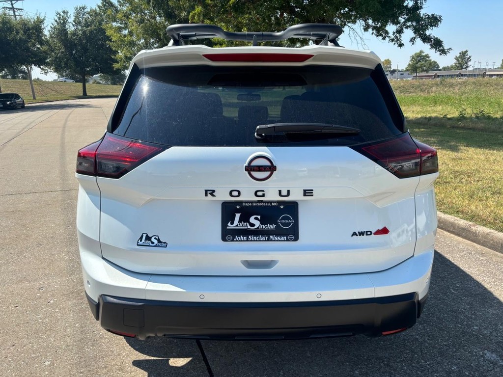 Nissan Rogue Vehicle Full-screen Gallery Image 14