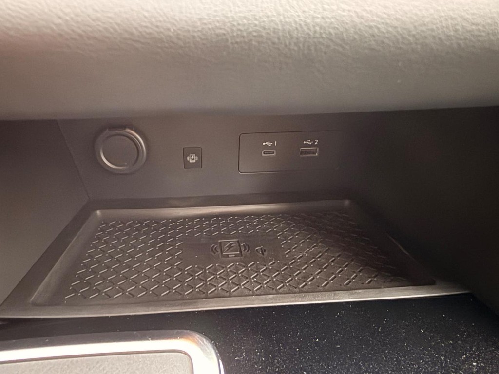 Nissan Pathfinder Vehicle Full-screen Gallery Image 04