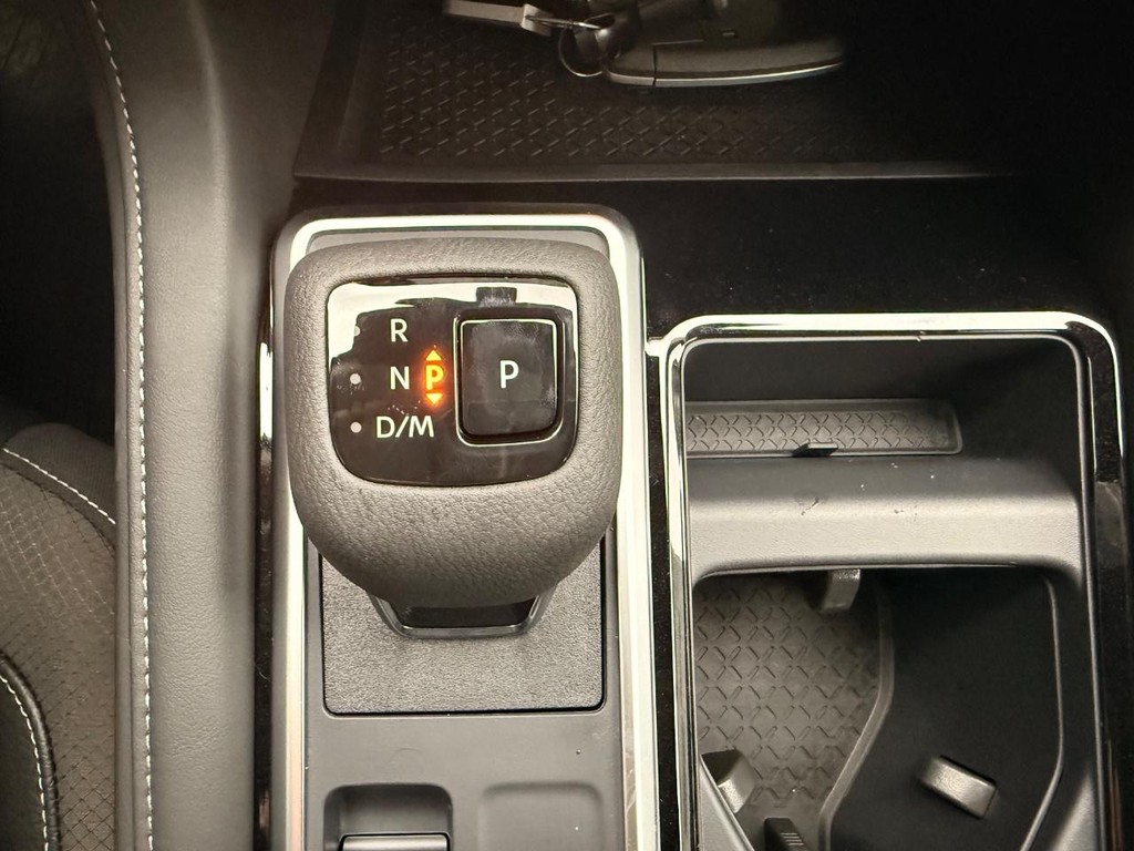 Nissan Pathfinder Vehicle Full-screen Gallery Image 05