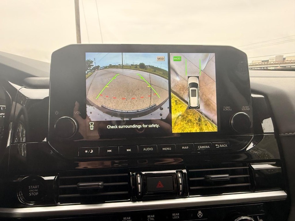 Nissan Pathfinder Vehicle Full-screen Gallery Image 06