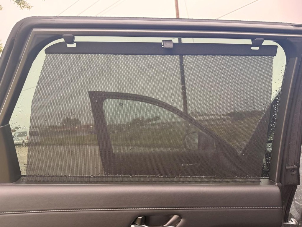 Nissan Pathfinder Vehicle Full-screen Gallery Image 10