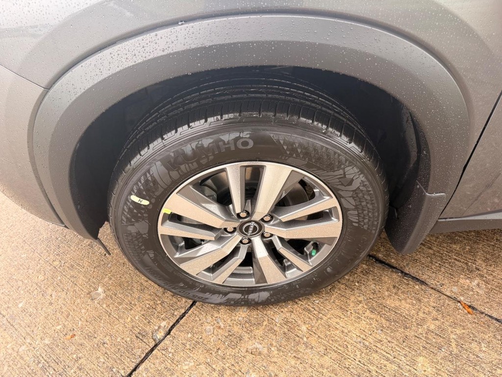 Nissan Pathfinder Vehicle Full-screen Gallery Image 21