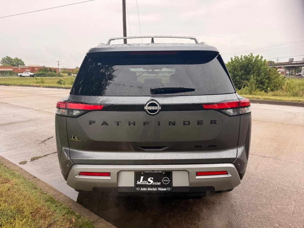 Nissan Pathfinder Vehicle Full-screen Gallery Image 26