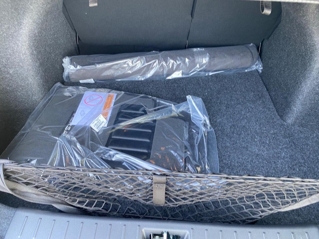 Nissan Versa Vehicle Full-screen Gallery Image 06