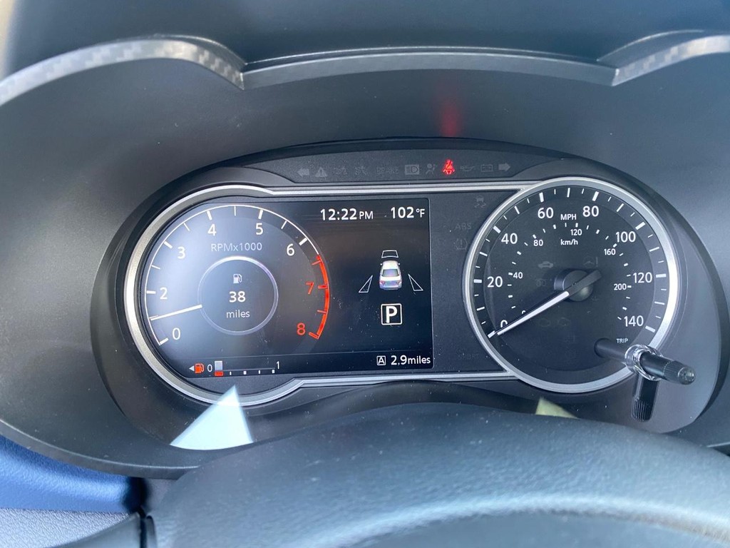 Nissan Versa Vehicle Full-screen Gallery Image 10