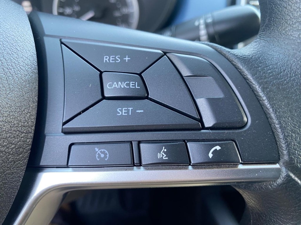 Nissan Versa Vehicle Full-screen Gallery Image 13