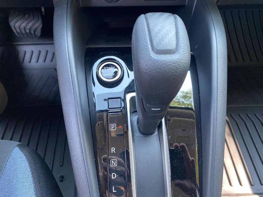 Nissan Versa Vehicle Full-screen Gallery Image 15