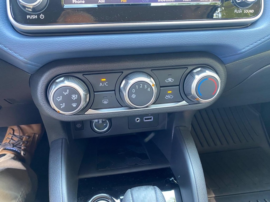 Nissan Versa Vehicle Full-screen Gallery Image 17