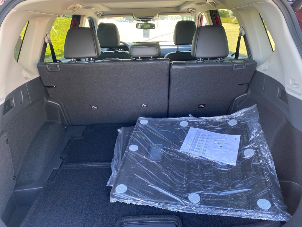 Nissan Rogue Vehicle Full-screen Gallery Image 10