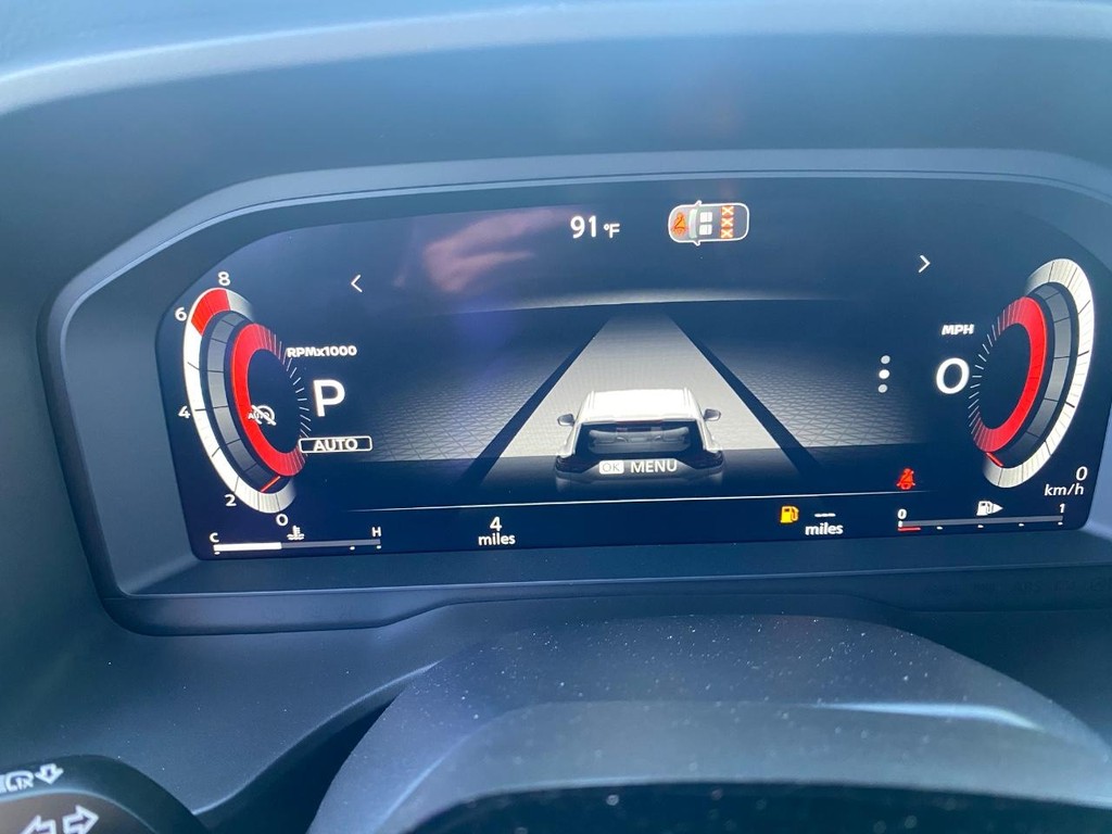 Nissan Rogue Vehicle Full-screen Gallery Image 17