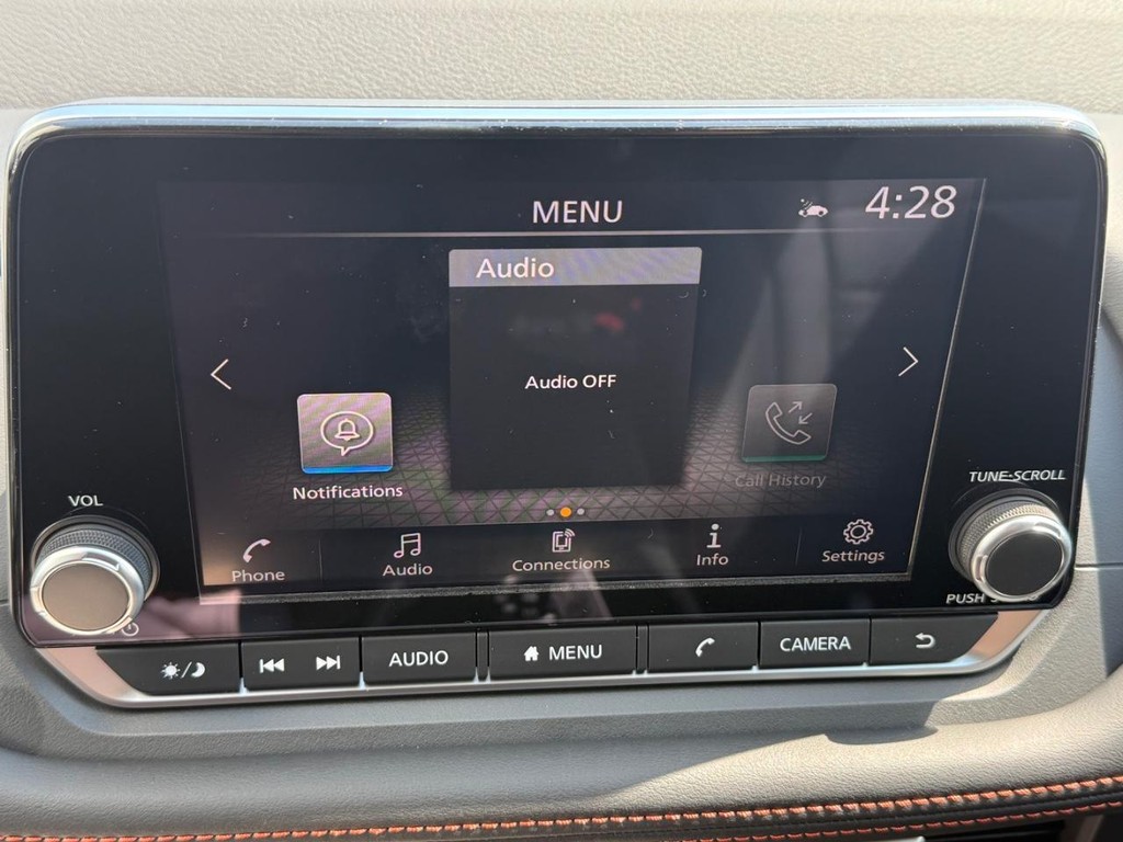 Nissan Rogue Vehicle Full-screen Gallery Image 08