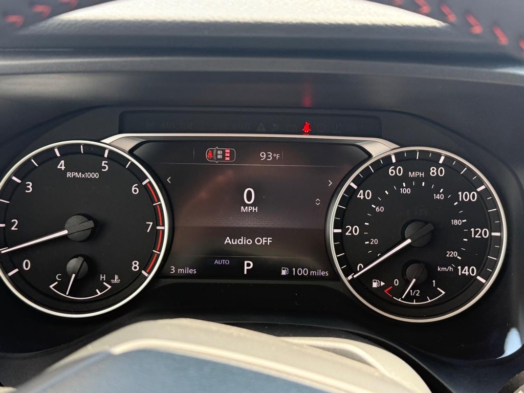 Nissan Rogue Vehicle Full-screen Gallery Image 09