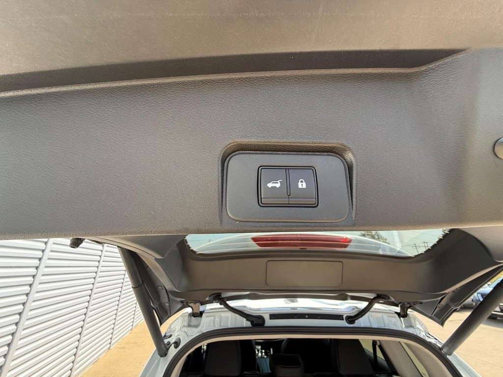 Nissan Rogue Vehicle Full-screen Gallery Image 20