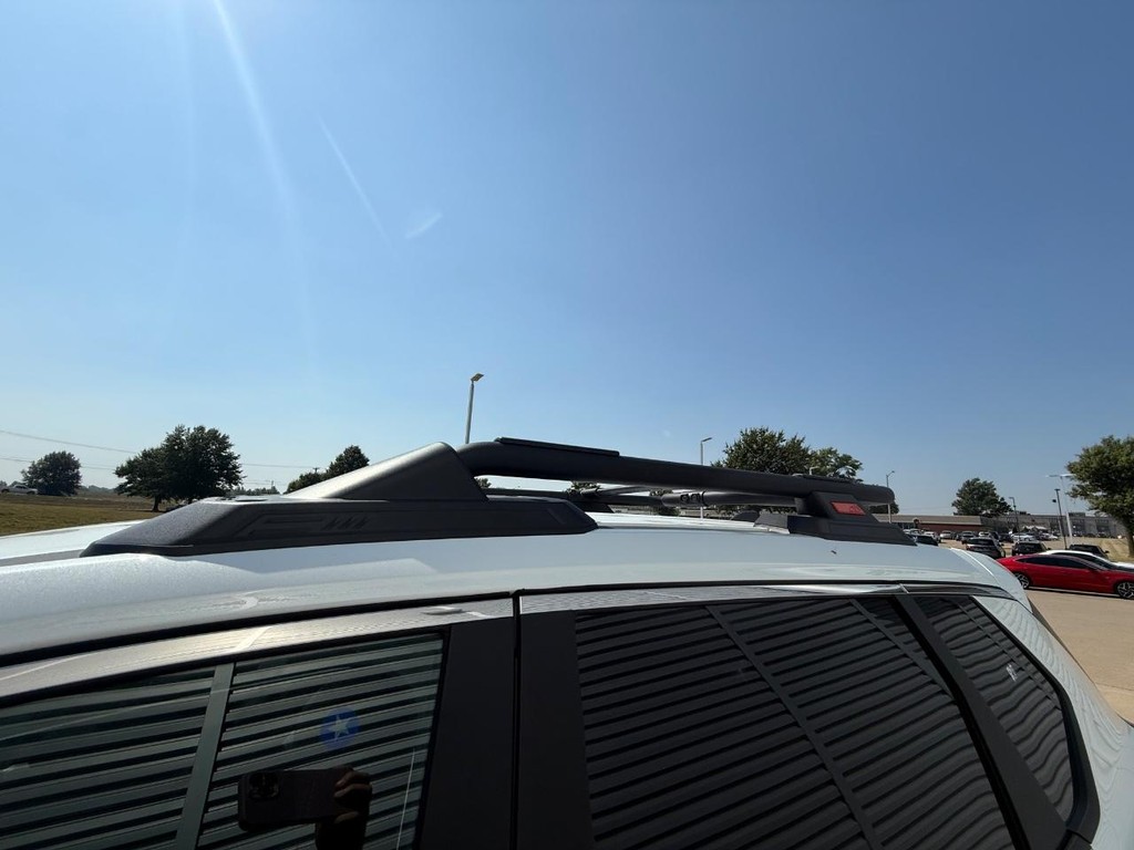 Nissan Rogue Vehicle Full-screen Gallery Image 24