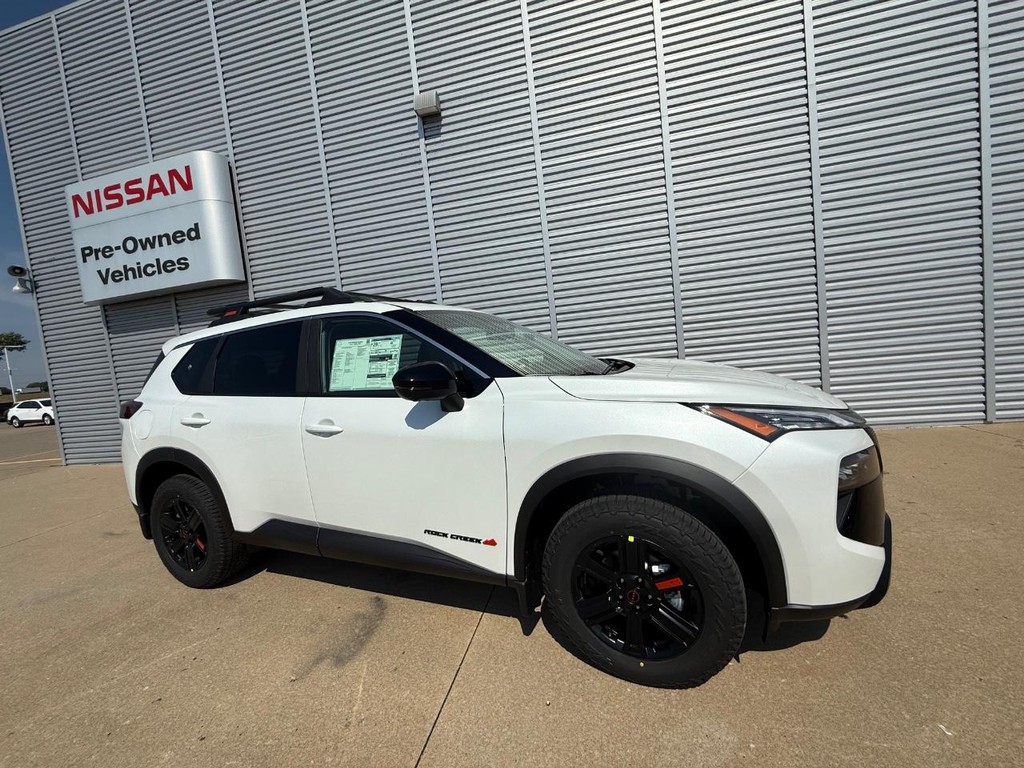 Nissan Rogue Vehicle Full-screen Gallery Image 26