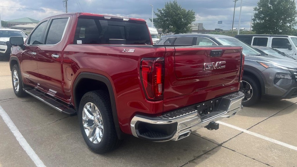 GMC Sierra 1500 Vehicle Full-screen Gallery Image 03