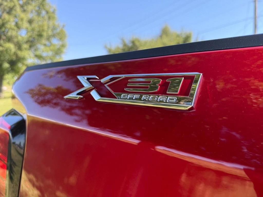 GMC Sierra 1500 Vehicle Full-screen Gallery Image 10