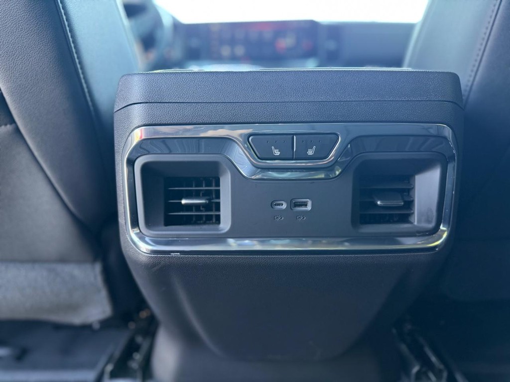 GMC Sierra 1500 Vehicle Full-screen Gallery Image 16