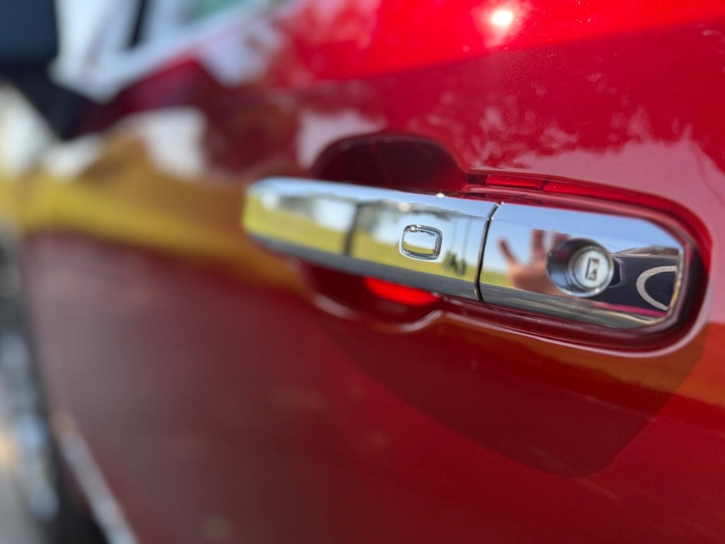 GMC Sierra 1500 Vehicle Full-screen Gallery Image 17