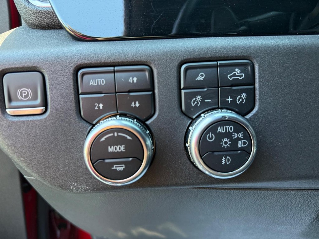 GMC Sierra 1500 Vehicle Full-screen Gallery Image 24