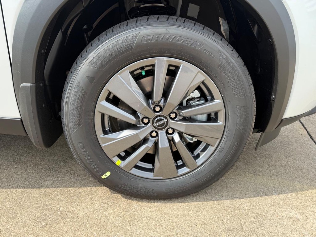 Nissan Pathfinder Vehicle Full-screen Gallery Image 04