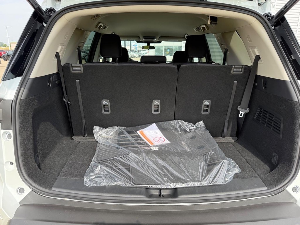 Nissan Pathfinder Vehicle Full-screen Gallery Image 06