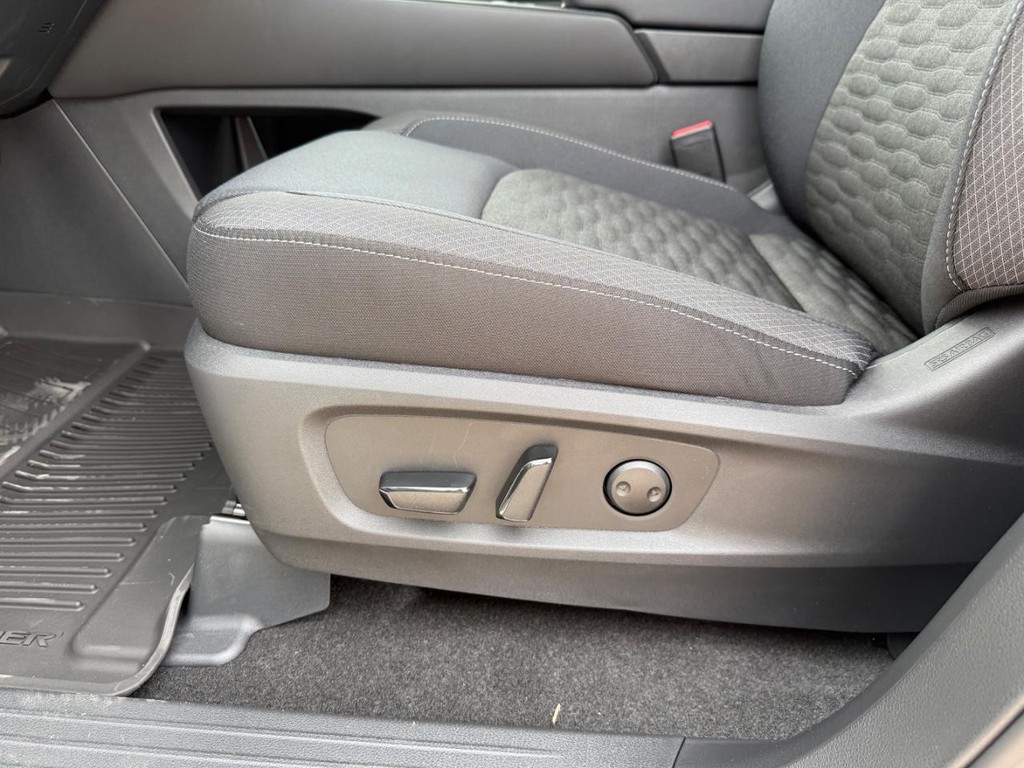 Nissan Pathfinder Vehicle Full-screen Gallery Image 14