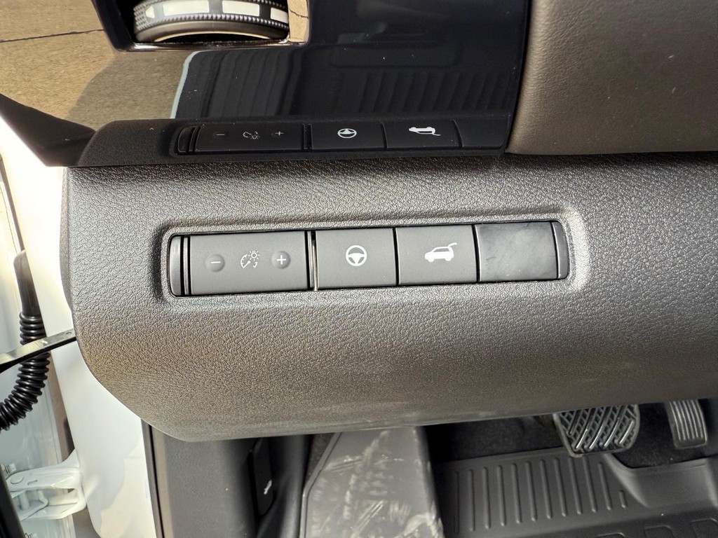 Nissan Pathfinder Vehicle Full-screen Gallery Image 17