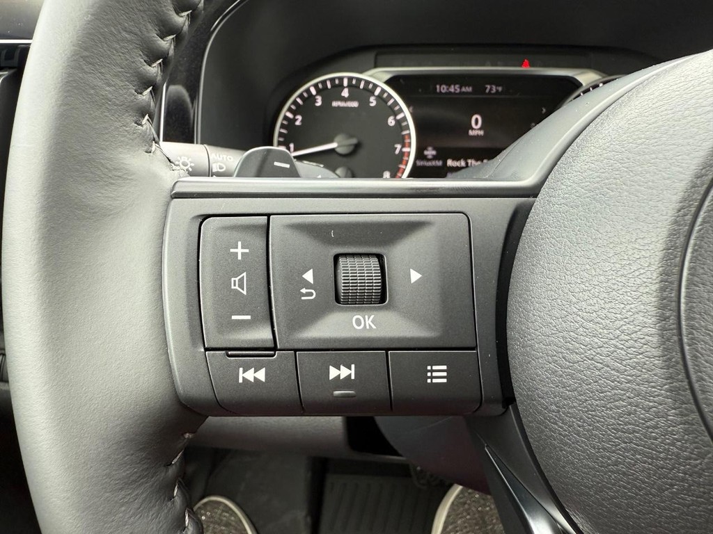 Nissan Pathfinder Vehicle Full-screen Gallery Image 19