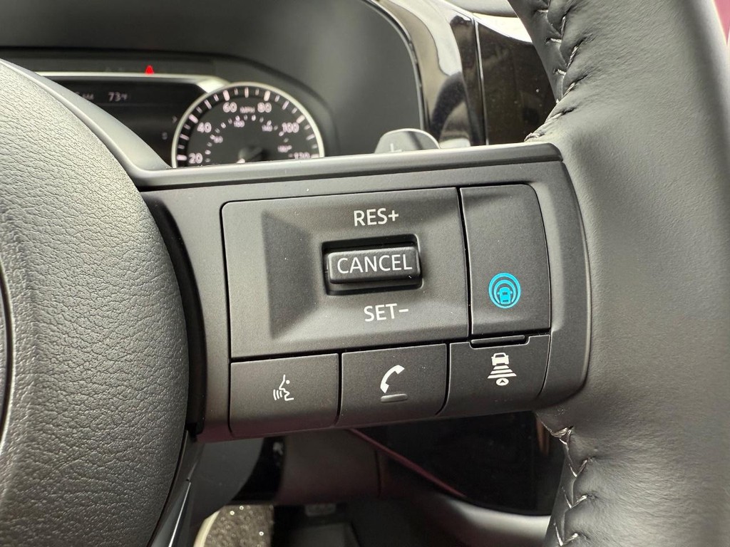 Nissan Pathfinder Vehicle Full-screen Gallery Image 20