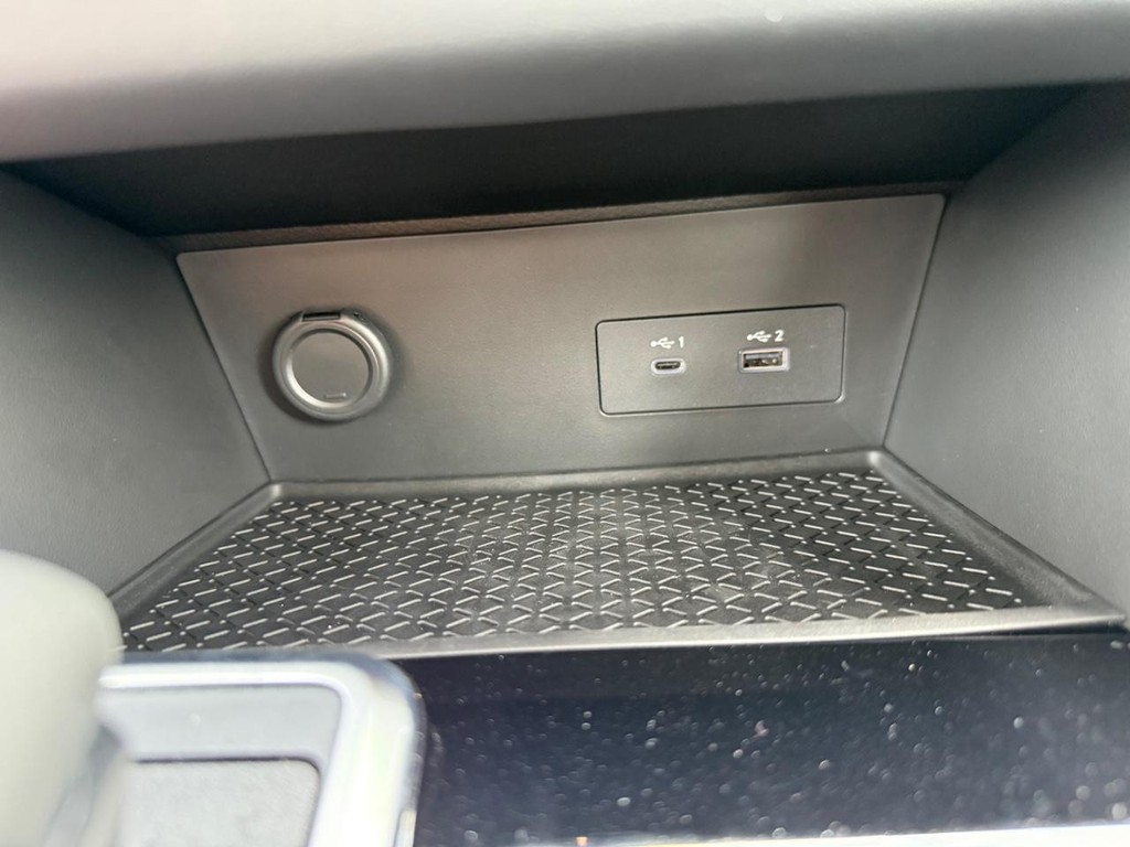 Nissan Pathfinder Vehicle Full-screen Gallery Image 25