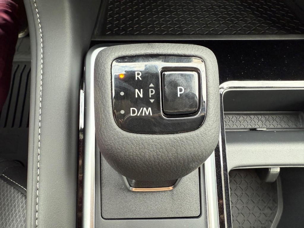 Nissan Pathfinder Vehicle Full-screen Gallery Image 26