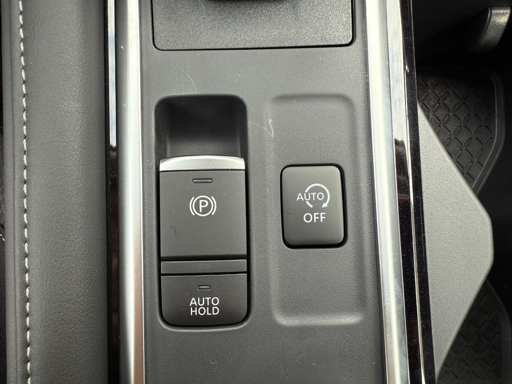 Nissan Pathfinder Vehicle Full-screen Gallery Image 27