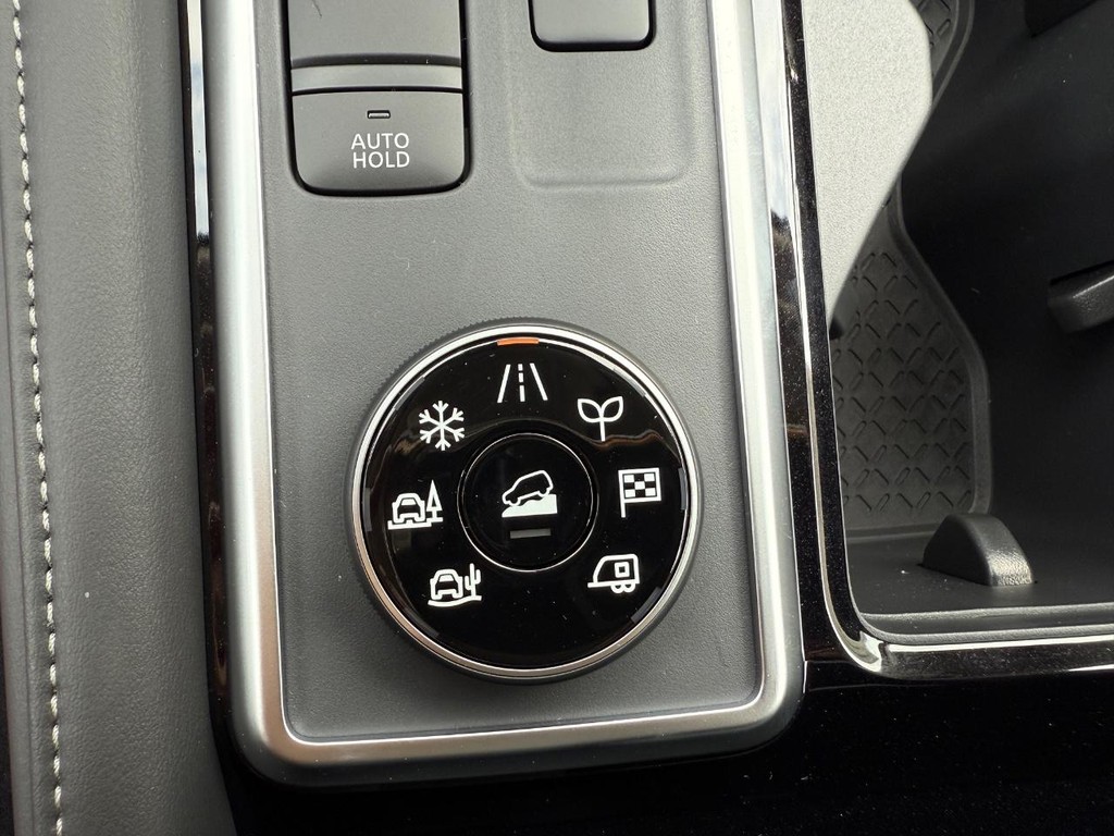 Nissan Pathfinder Vehicle Full-screen Gallery Image 28