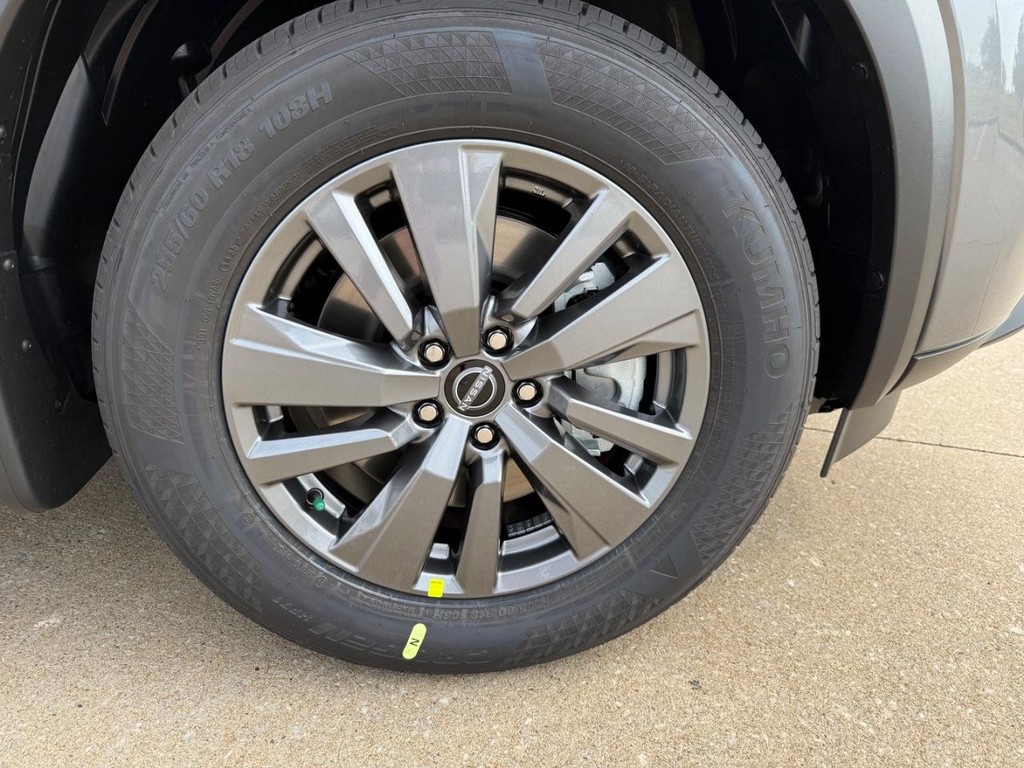 Nissan Pathfinder Vehicle Full-screen Gallery Image 04