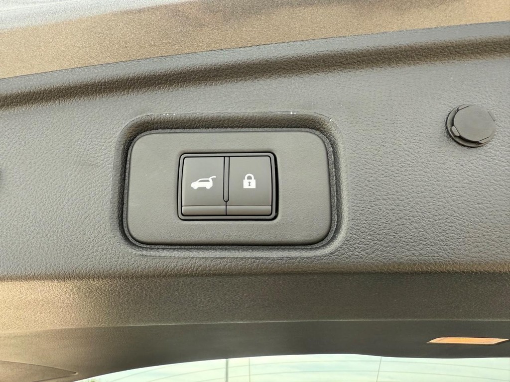 Nissan Pathfinder Vehicle Full-screen Gallery Image 09