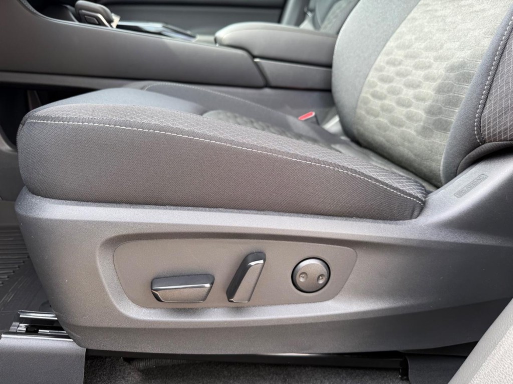 Nissan Pathfinder Vehicle Full-screen Gallery Image 18