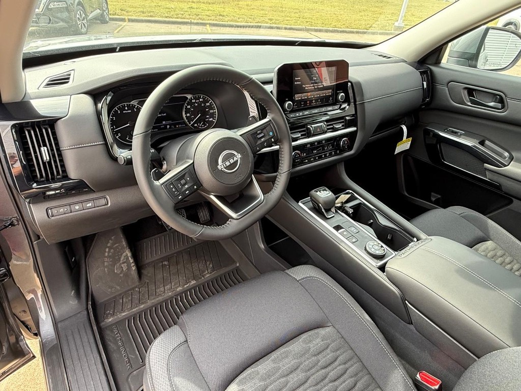 Nissan Pathfinder Vehicle Full-screen Gallery Image 20