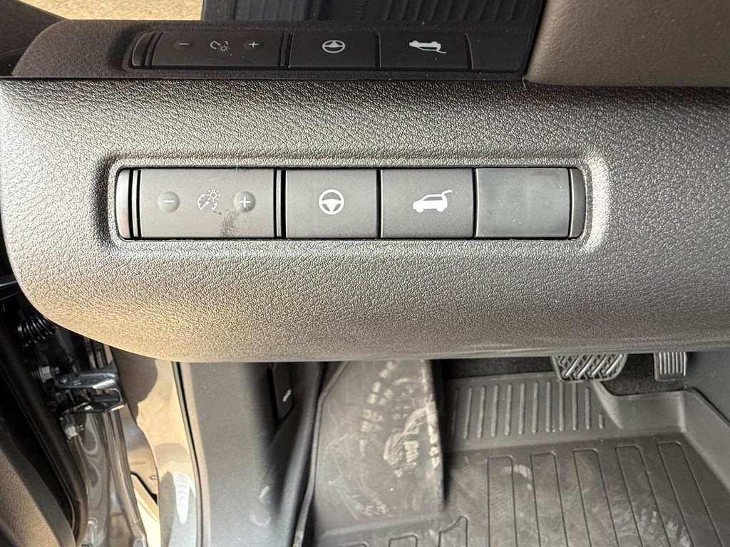 Nissan Pathfinder Vehicle Full-screen Gallery Image 21