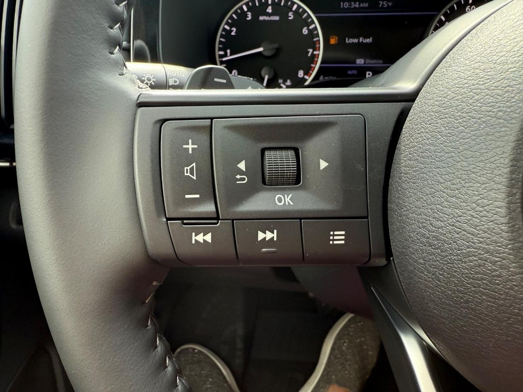 Nissan Pathfinder Vehicle Full-screen Gallery Image 23