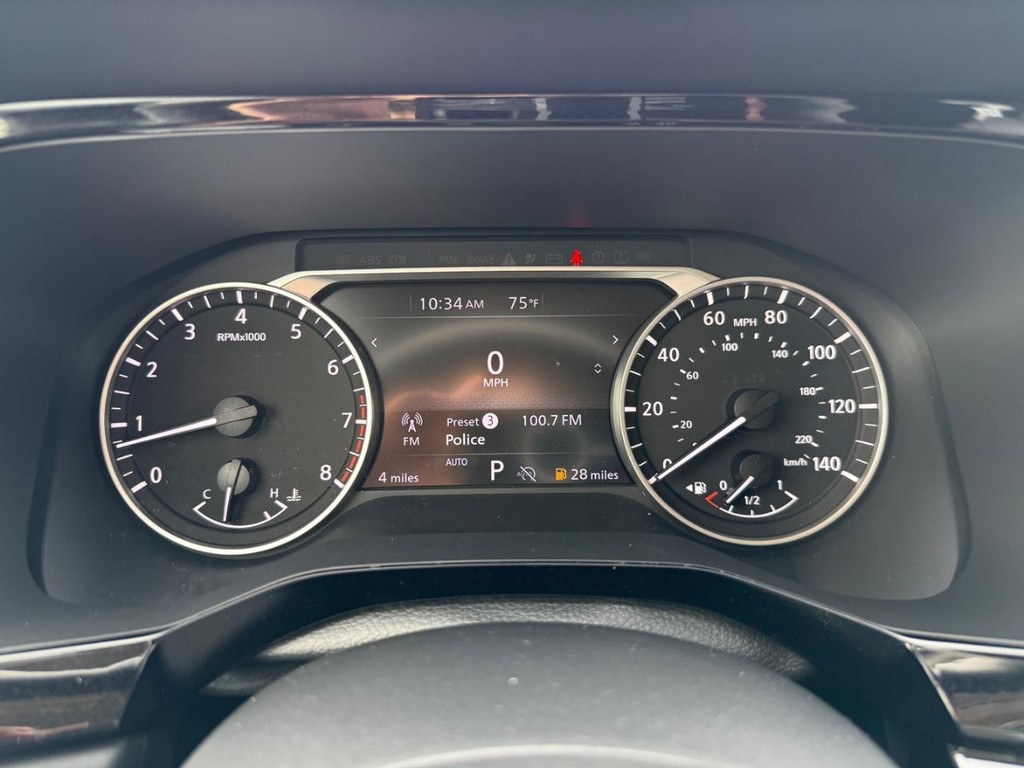 Nissan Pathfinder Vehicle Full-screen Gallery Image 25