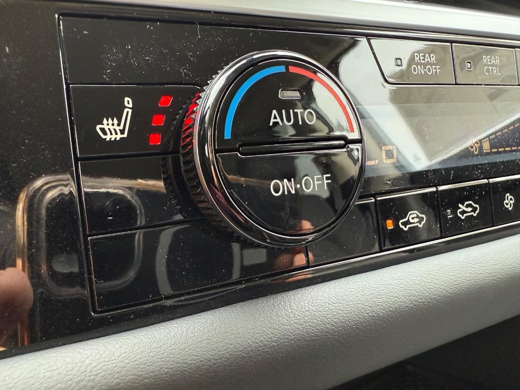 Nissan Pathfinder Vehicle Full-screen Gallery Image 28