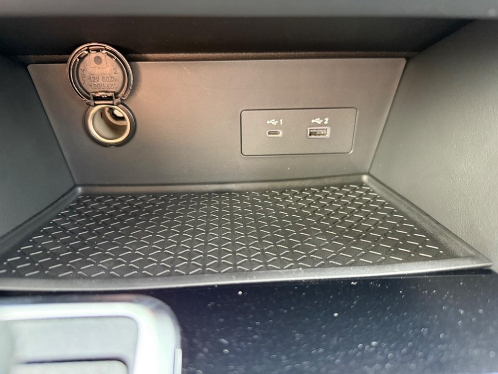 Nissan Pathfinder Vehicle Full-screen Gallery Image 29