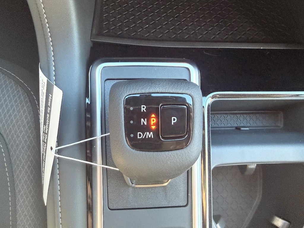 Nissan Pathfinder Vehicle Full-screen Gallery Image 04