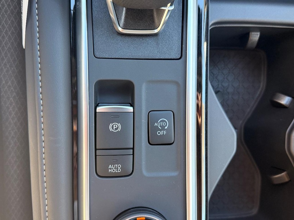 Nissan Pathfinder Vehicle Full-screen Gallery Image 06