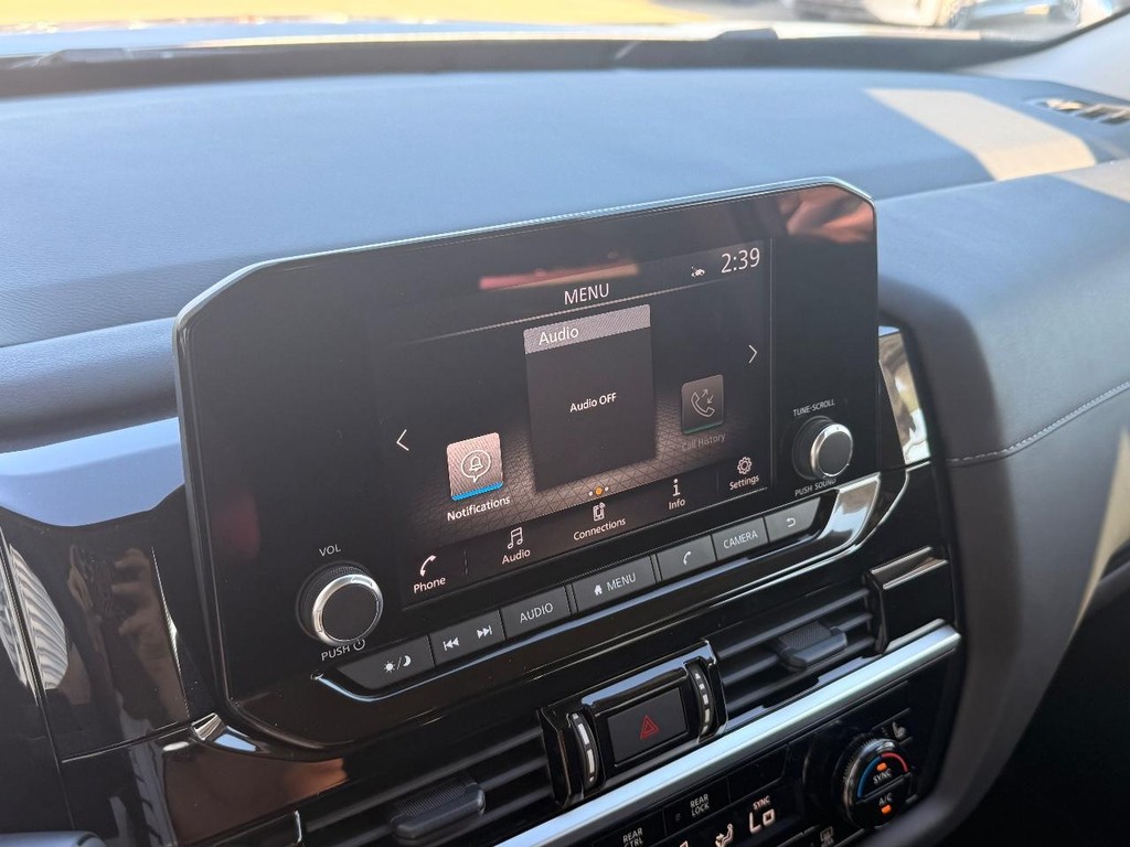 Nissan Pathfinder Vehicle Full-screen Gallery Image 08